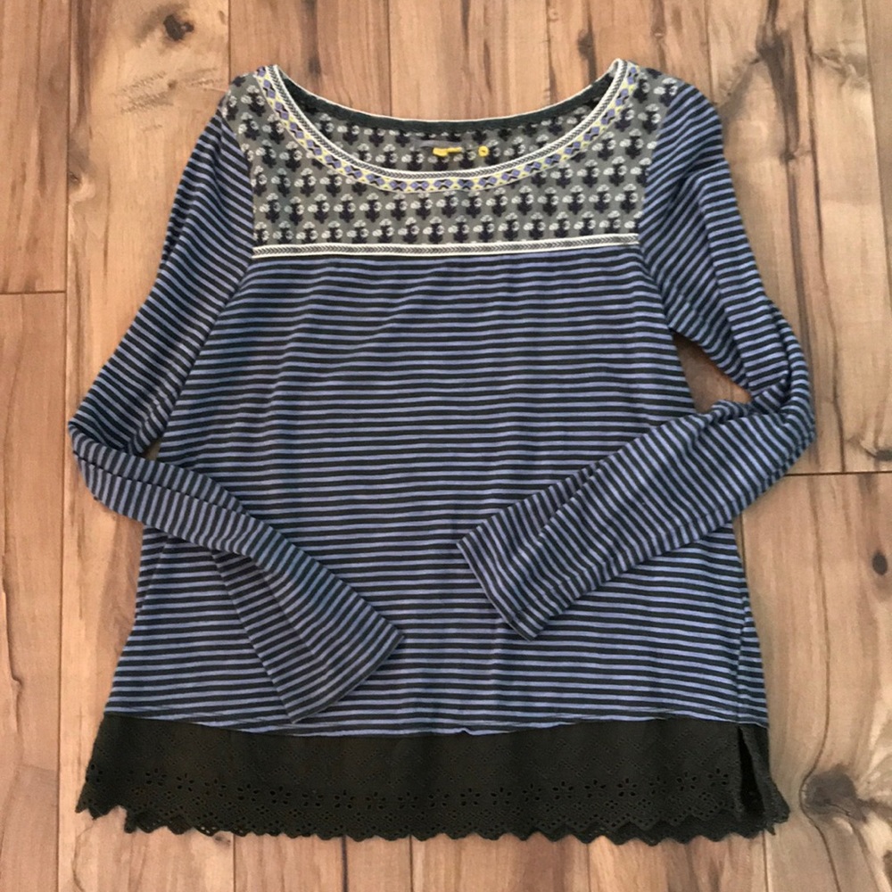 Anthropologie large top little yellow button